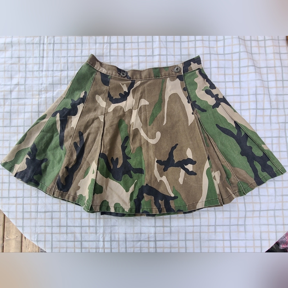 1990's/Y2K Camo tennis skirt.